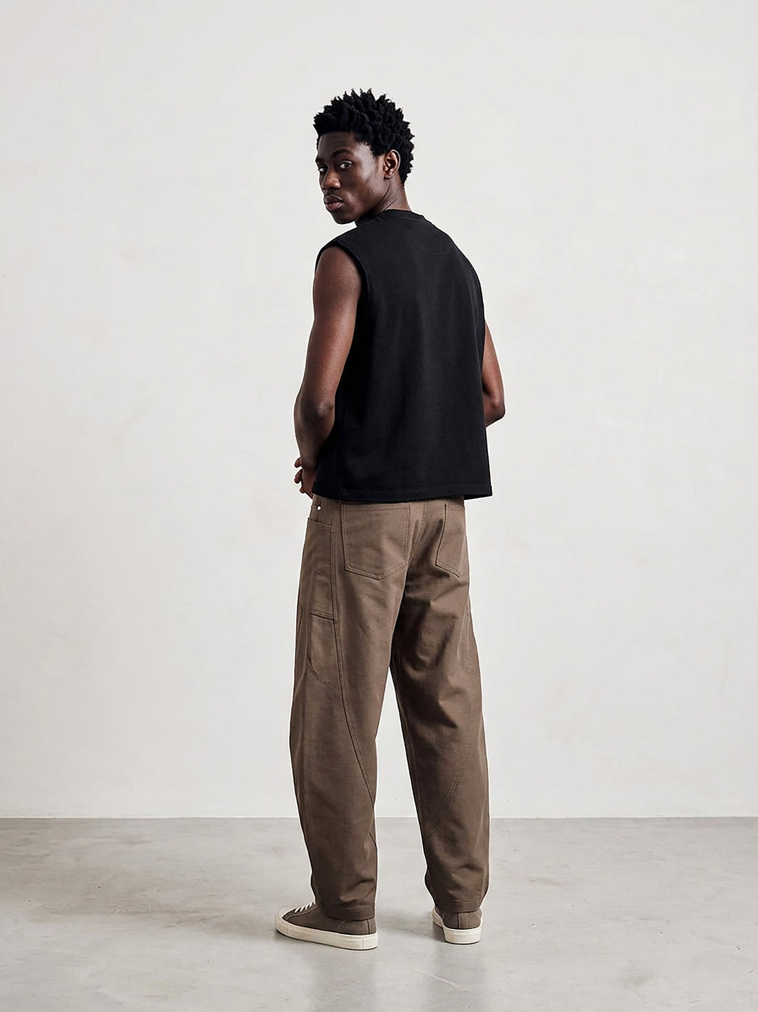Streetwear That Speaks Your Language: 3 Simple Tips to Achieve the Perfect Fit Streetwear - TWO THREE FOUR COLLECTIVES